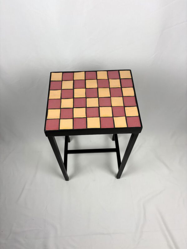 251024_2 Pink and Orange Table