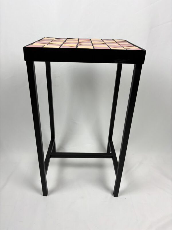 251024_3 Pink and Orange Table