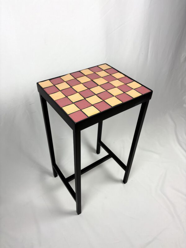 251024_5 Pink and Orange Table